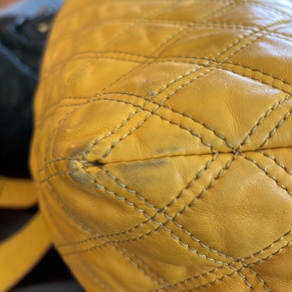 MARC JACOBS RARE mustard yellow calfskin quilted leather shoulder purse. - Picture 15 of 16